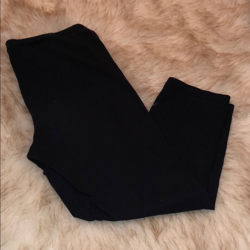 black SO capri leggings